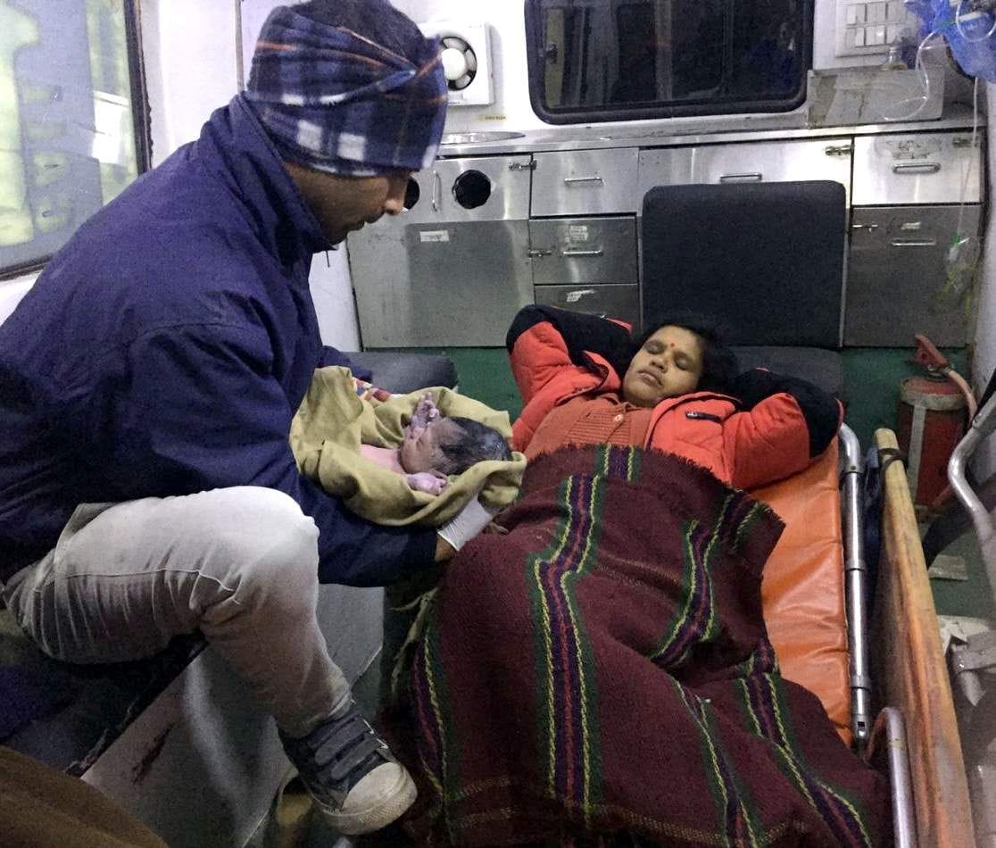 Woman gives birth to child in ambulance