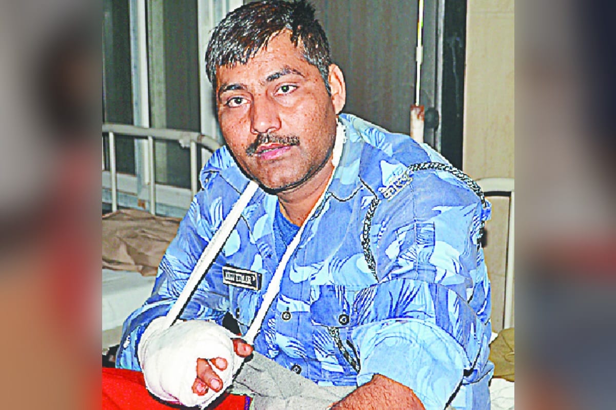 Meerut bawal, injured people told the real story of firing and fire CAA protest