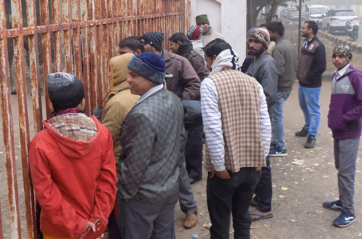 Hathras: Lekhpal, Nokzhonk, prevented from entering the Collectorate premises