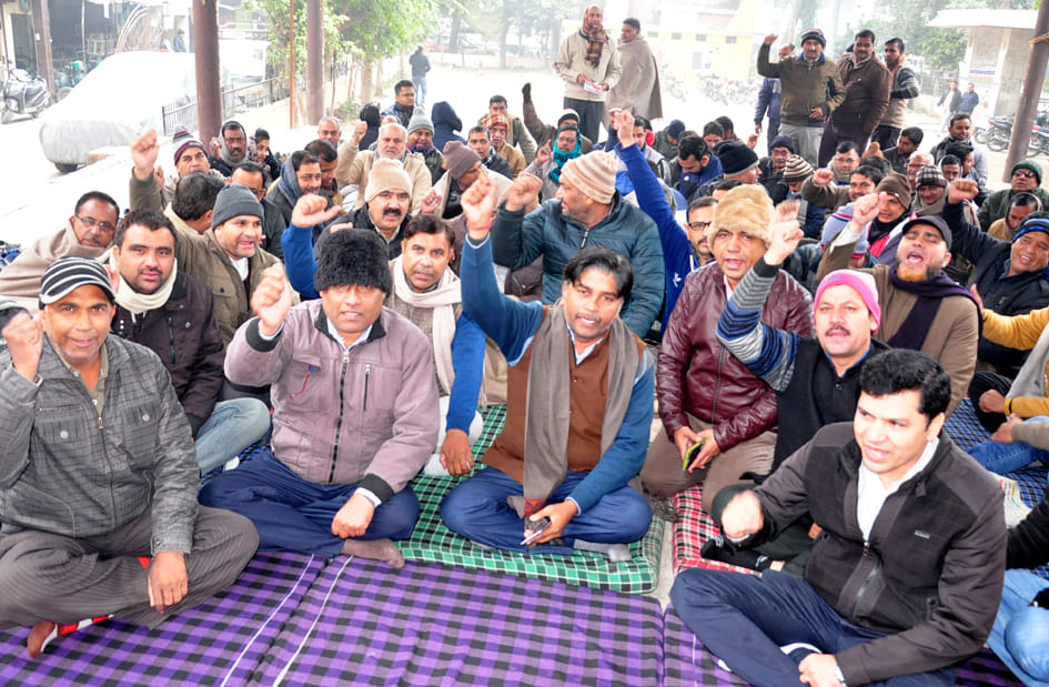 Lekhpal stood on strike on the seventh day