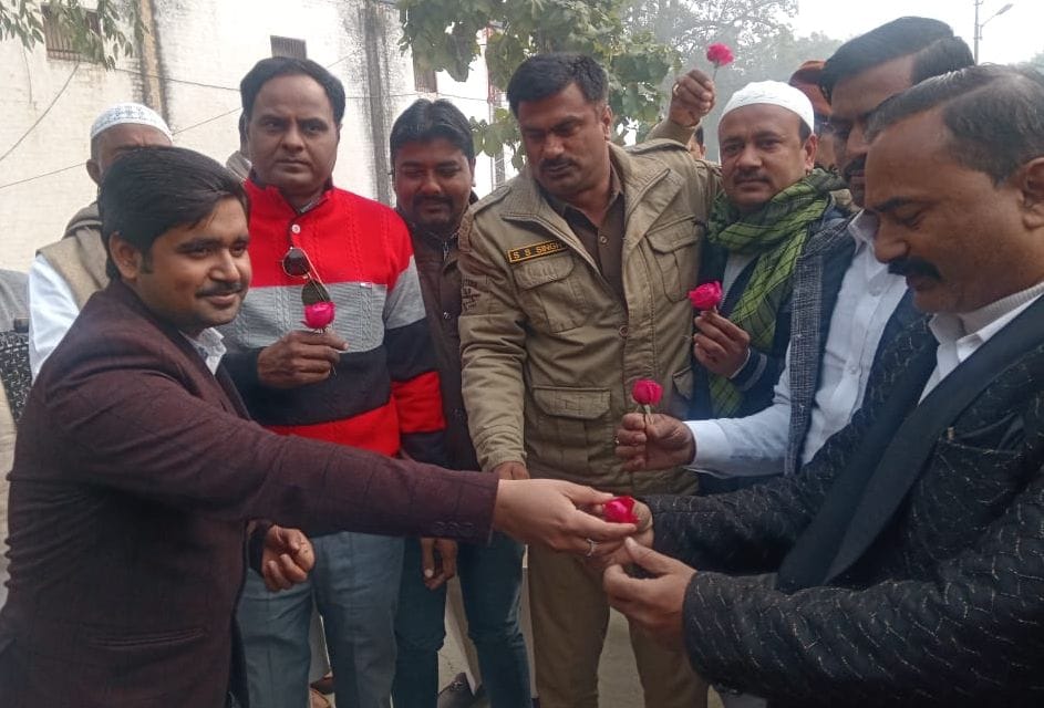police give flower to muslim people