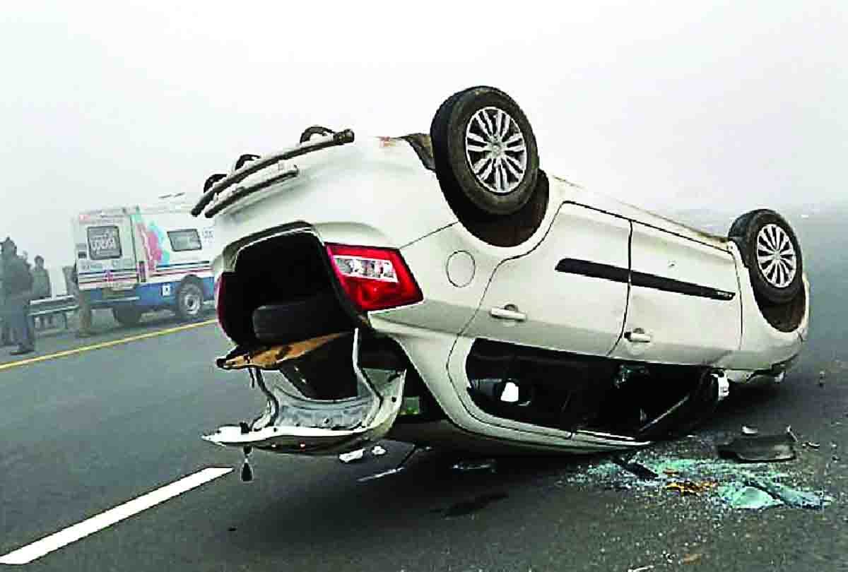 Car carrying Nepalese tourists overturned on Lucknow Agra Expressway, five injured
