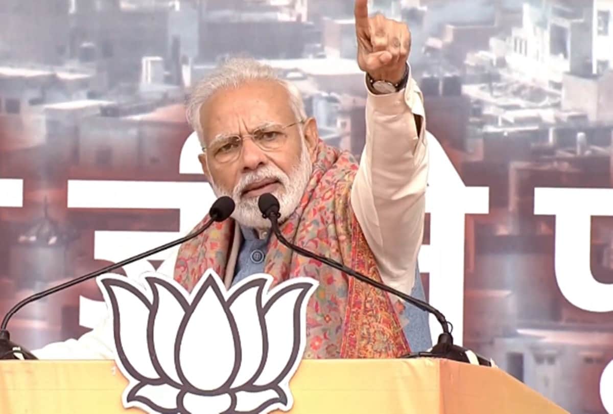 anurag kashyap delete tweet when he compare pm modi to hitler