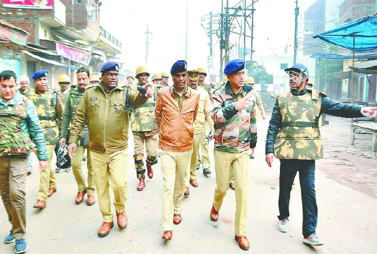 Violence in Firozabad Third Day Slogans in Mixed Population Neighborhoods late at Night
