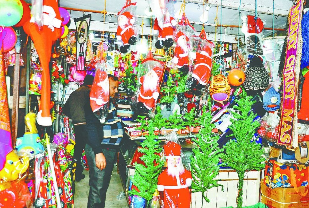 devotees buying Santa Claus dress for krishna on Christmas in mathura vrindavan