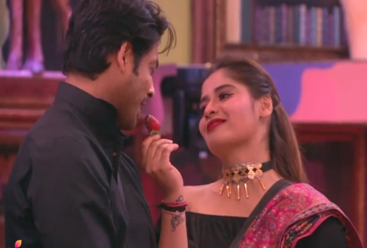 Bigg Boss 13 Aarti Singh is in Love With Siddharth Shukla Said Ex Bigg Boss Winner Prince Narula