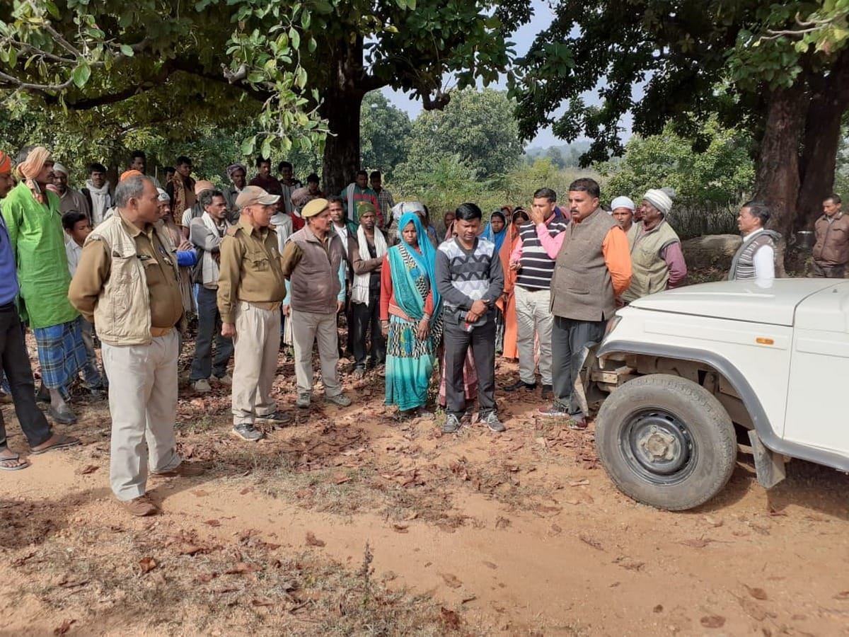 Two villagers clash for enchrotchment on forest dept land in sonbhadra