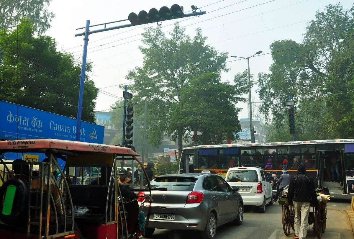traffic lights and cameras become showpieces in smart city agra