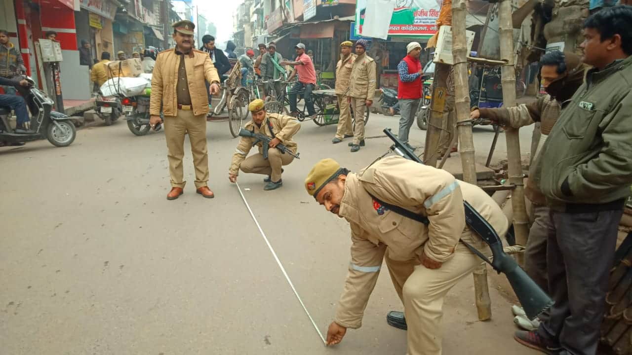 intelligence agencies report, foreign traders think big violence in yogi adityanath city gorakhpur
