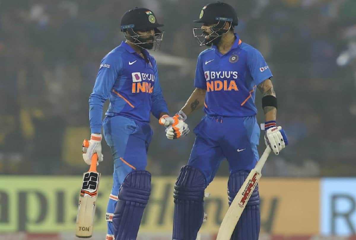 INDvSL: Virat Kohli Hit on Finger During Practice