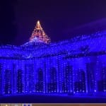 क्रिसमस के मौके पर जगमगा रहे गिरजाघर