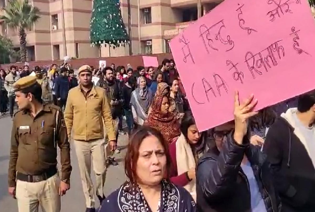 Five CCTV footage of Jamia Nagar and Seemapuri violence surfaced