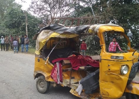 Car collided with tapes, three including newborn died