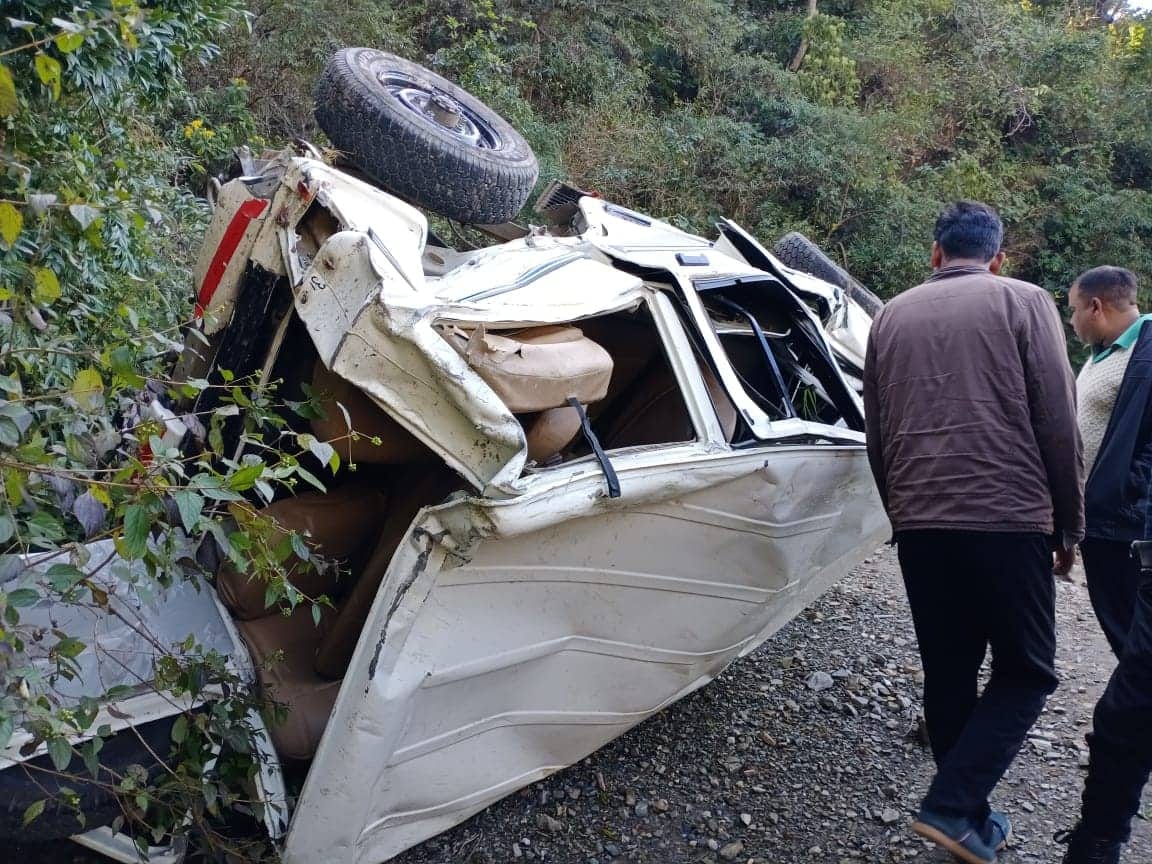 Car Fall into Ditch at mussoorie dehradun route