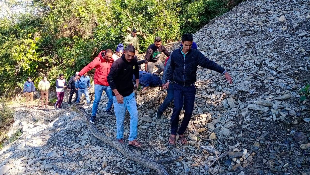 Car Fall into Ditch at mussoorie dehradun route