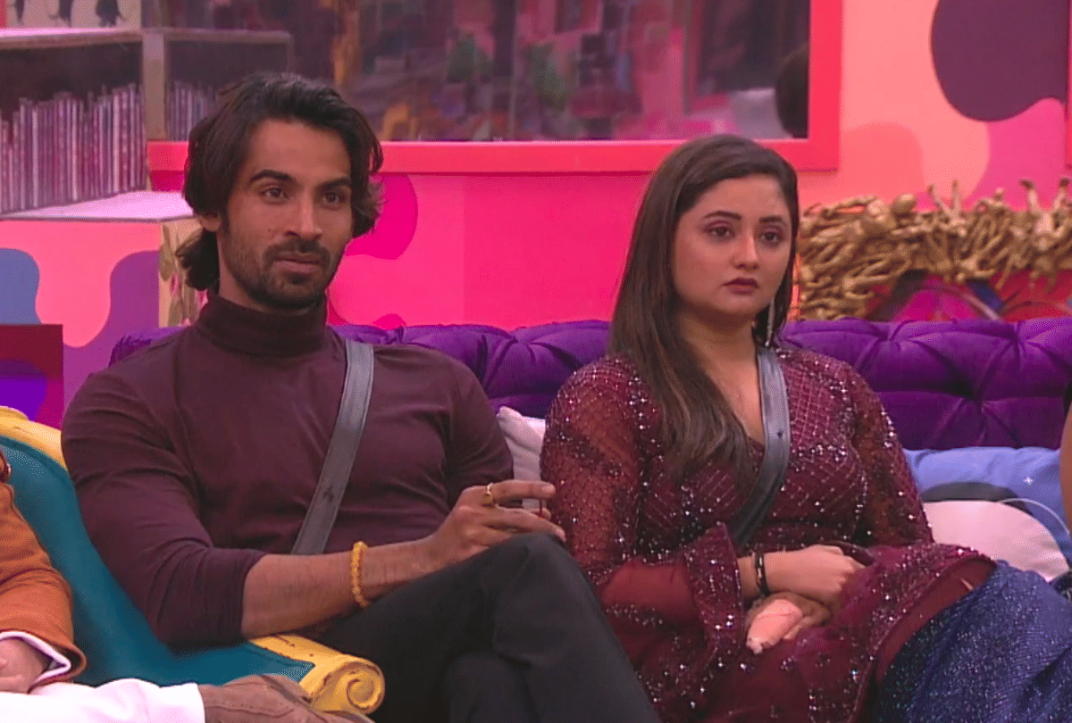 bigg boss 13 devoleena bhattacharjee takes rashmi desai to arhaan khan