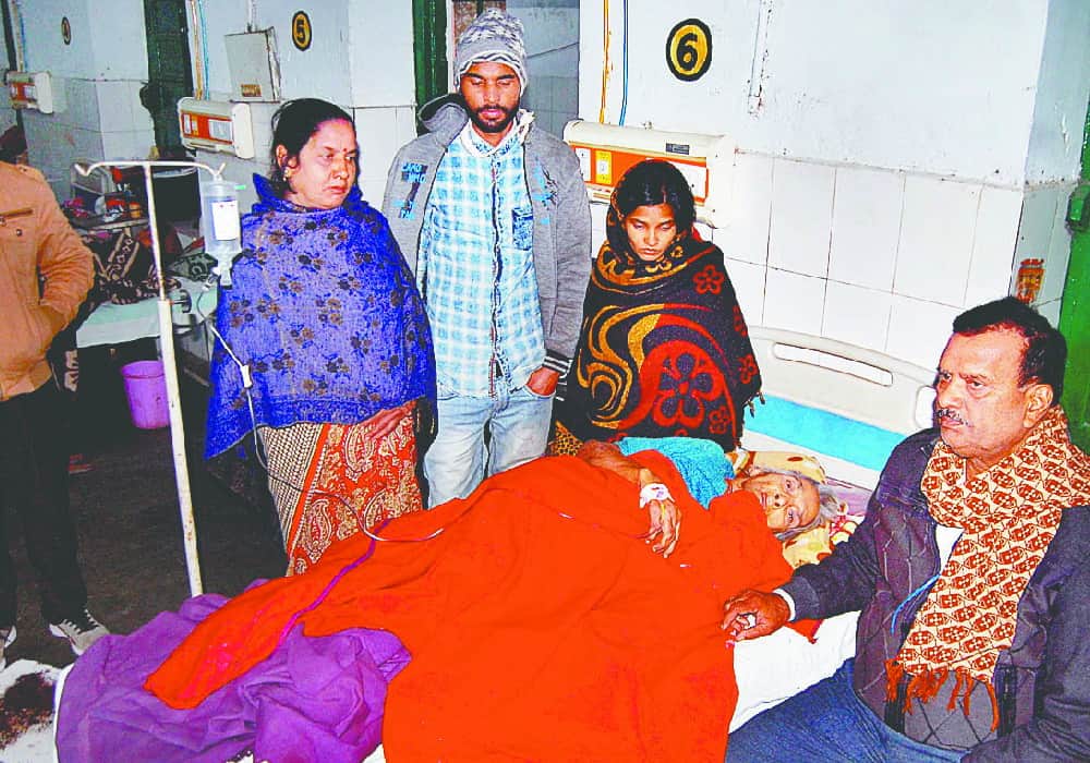 amarujala impact, inspector son visit hospital to see her sick mother, admitted to DM