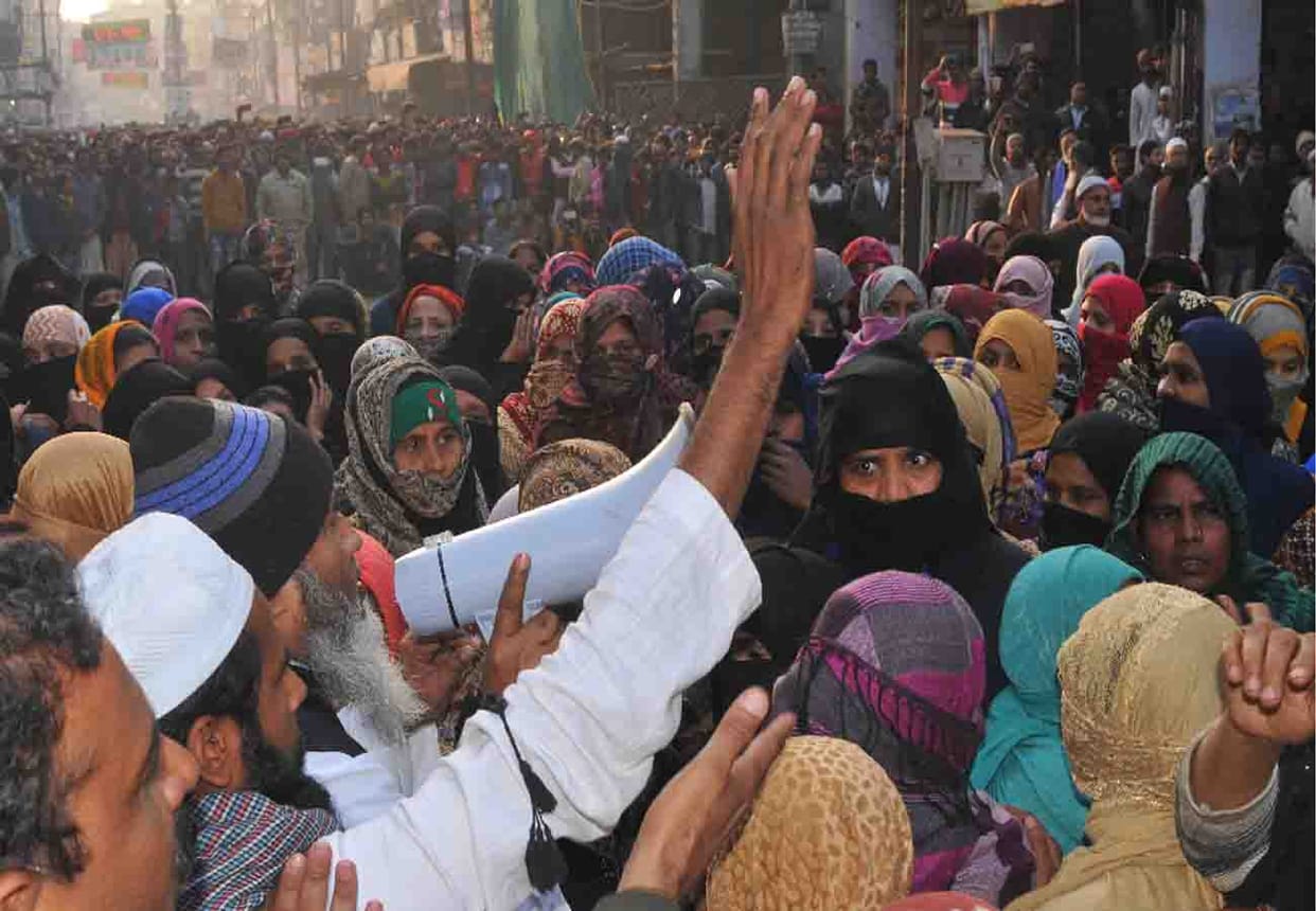 Women came out on the streets to protest to action  against the miscreants in kanpur