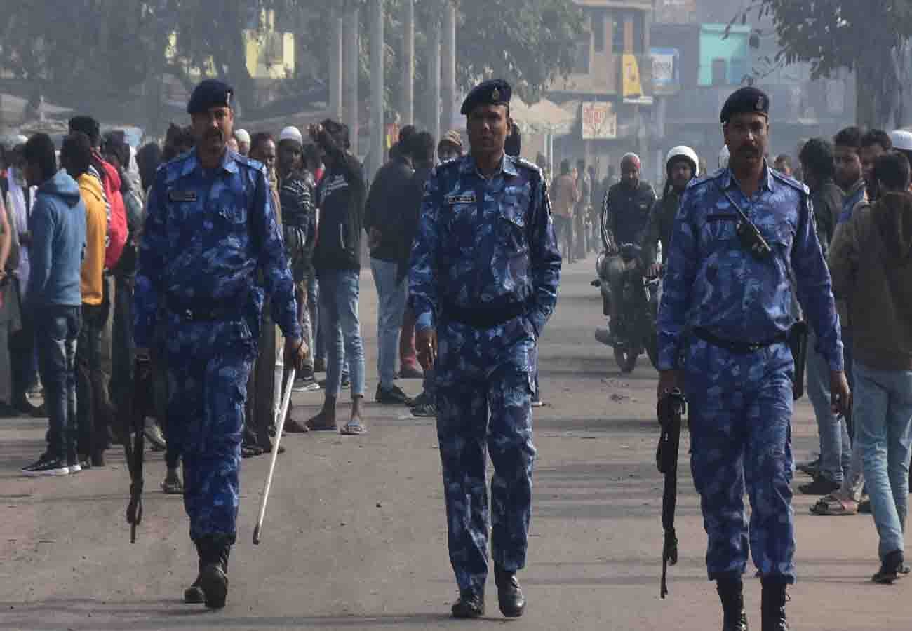 Women came out on the streets to protest to action  against the miscreants in kanpur