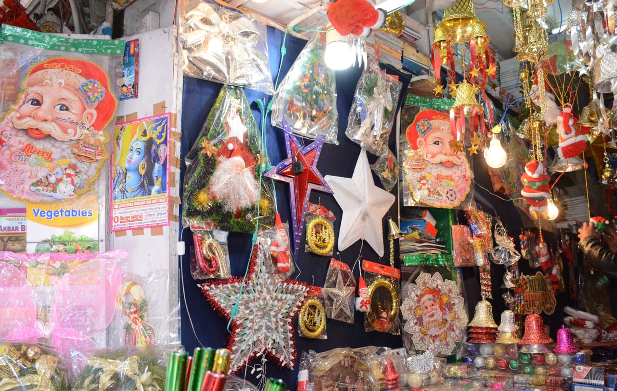 Christmas: Crowd in markets buying gifts