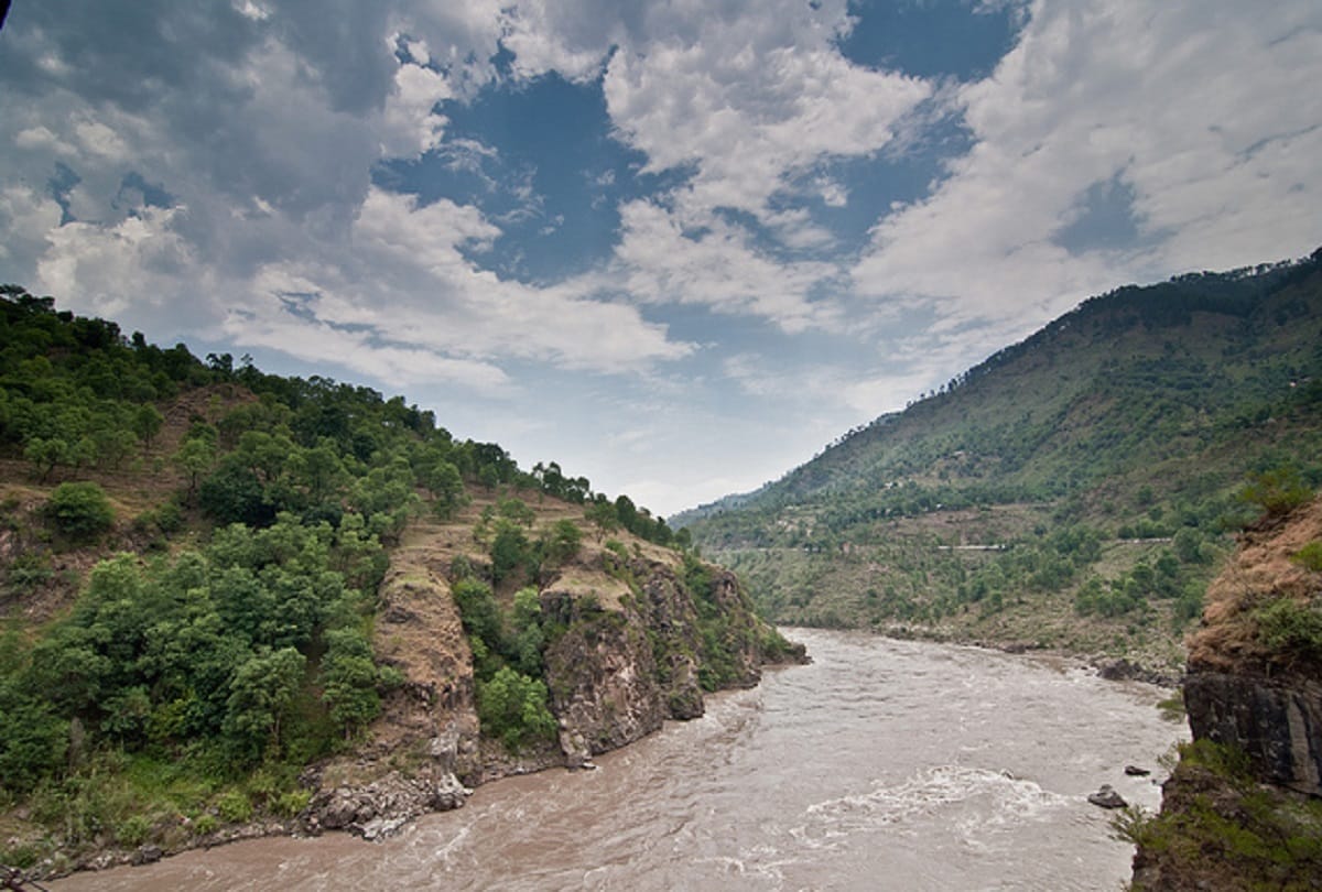 Muslim community ready to remove 40-year-old mosque for bridge over Jhelum