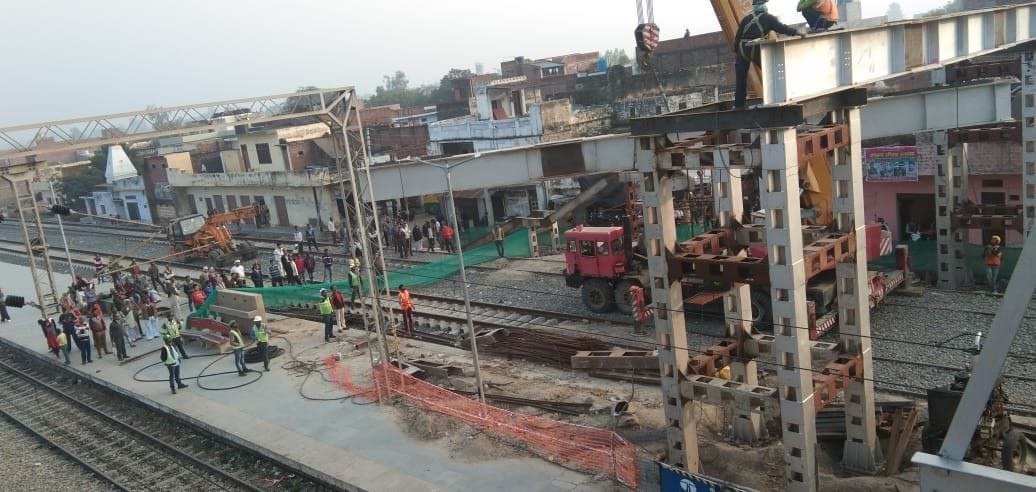 Auraiya road was disrupted throughout the day due to garter work on the passenger bridge