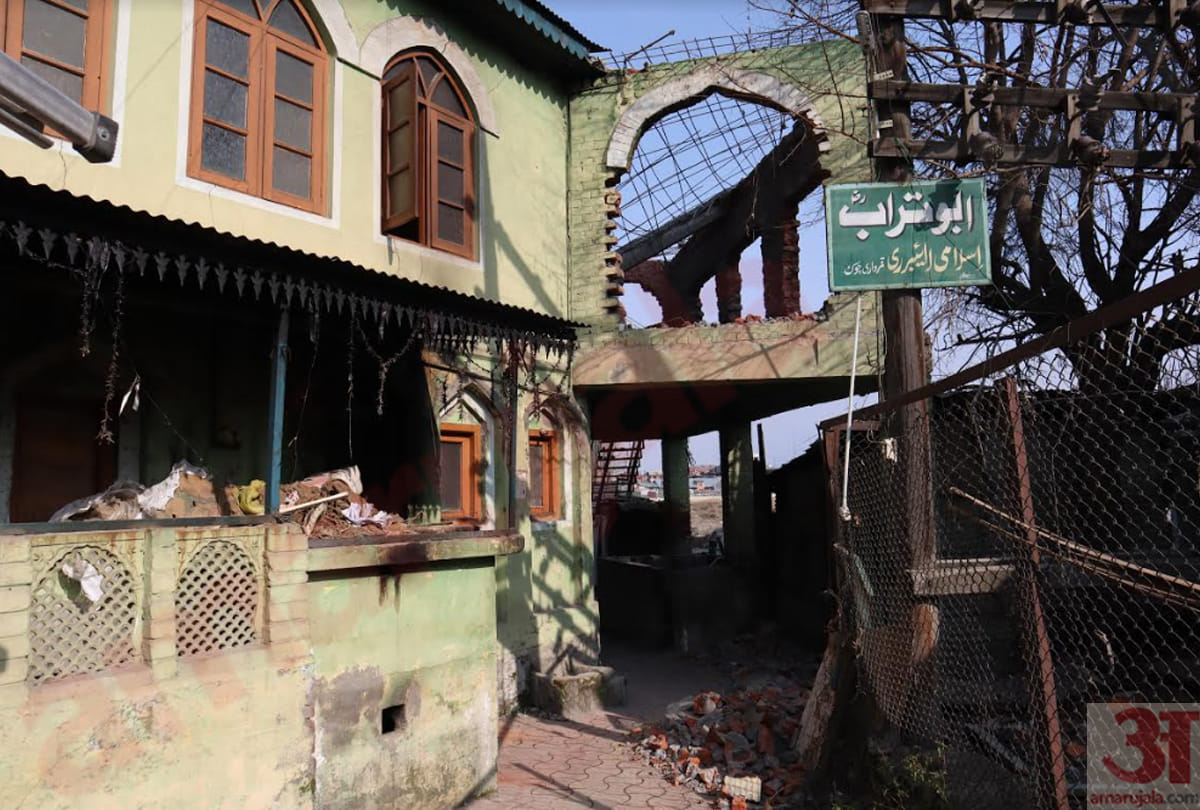 40-Year-Old Mosque To Be Removed For Bridge Over Jhelum River Srinagar Kashmir