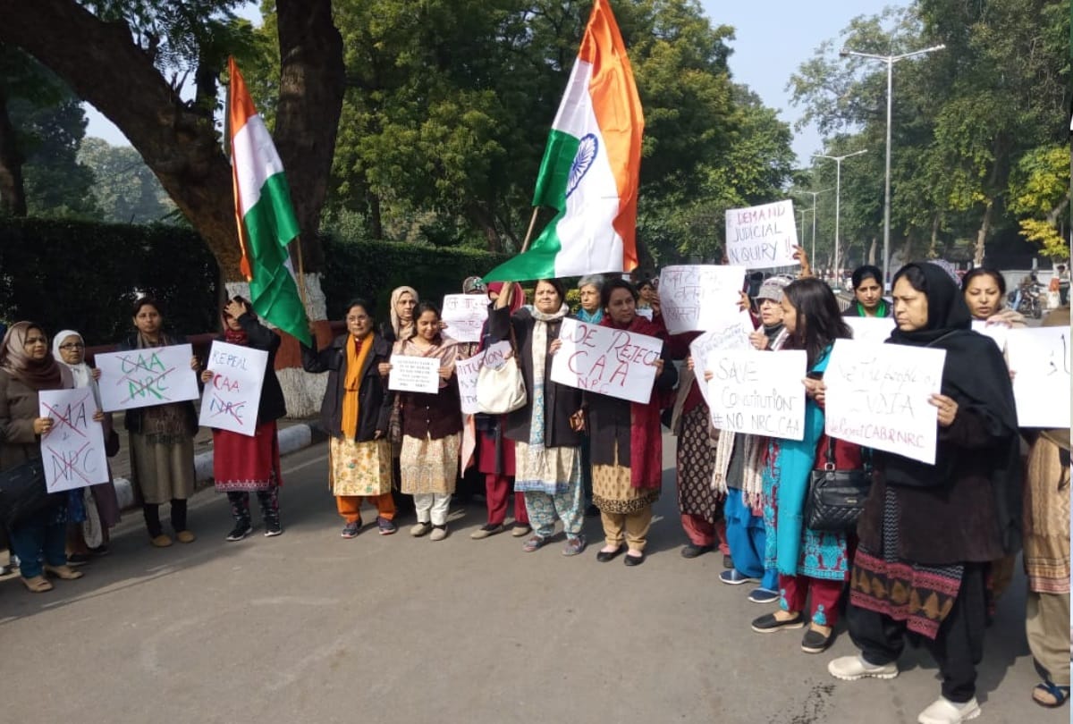 CAA: Political pulls on citizenship law from Delhi to Kolkata BJP and Congress ready for fight