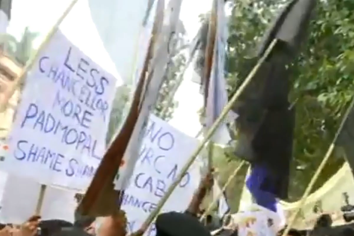 West Bengal Governor Jagdeep Dhankhar shown black flags on his arrival at Jadavpur University