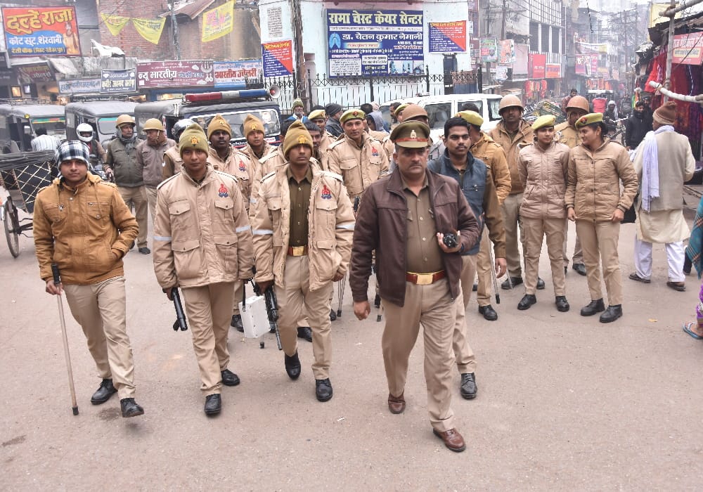 gorakhpur violence accused pictures again release, give information and take prize