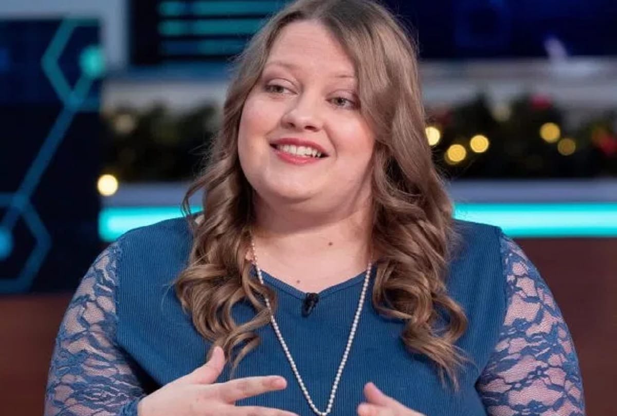 US Woman Winter Mraz puts two chips in her body who works to open door send messages