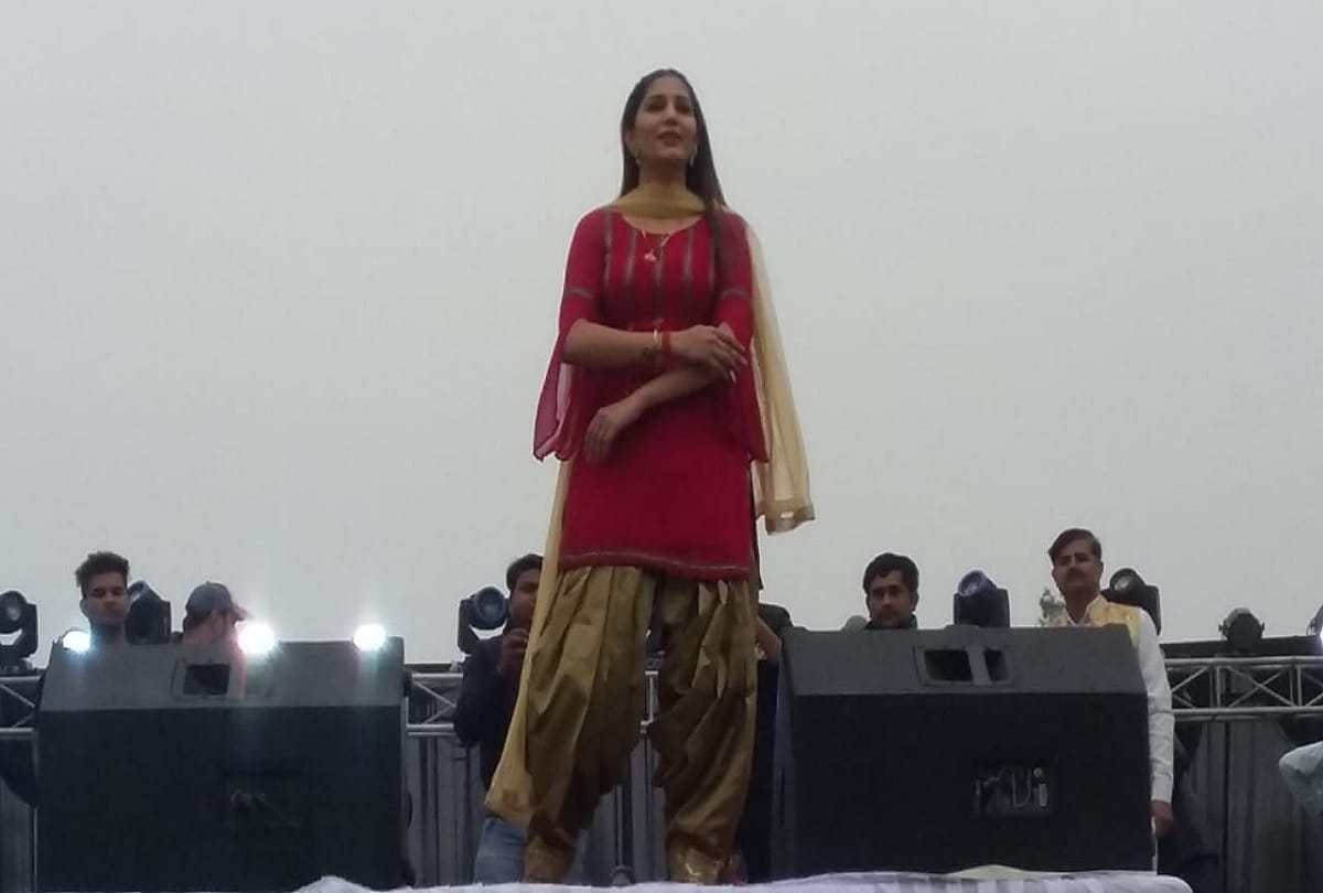 Haryanvi singer and dancer Sapna Chaudhary car Accident in gurugram