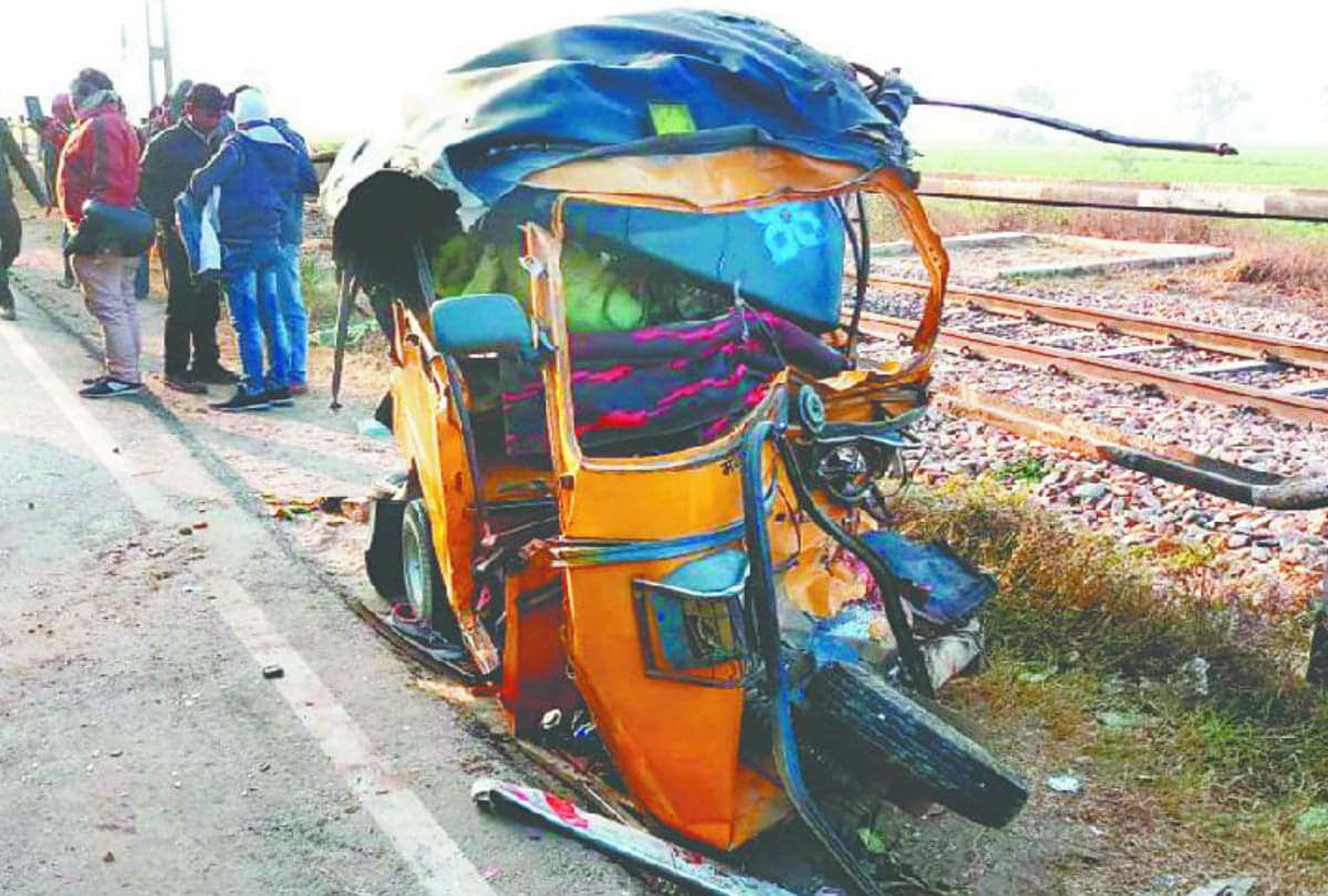Horrific Accident On Mathura Raya Road Seven Died Update News