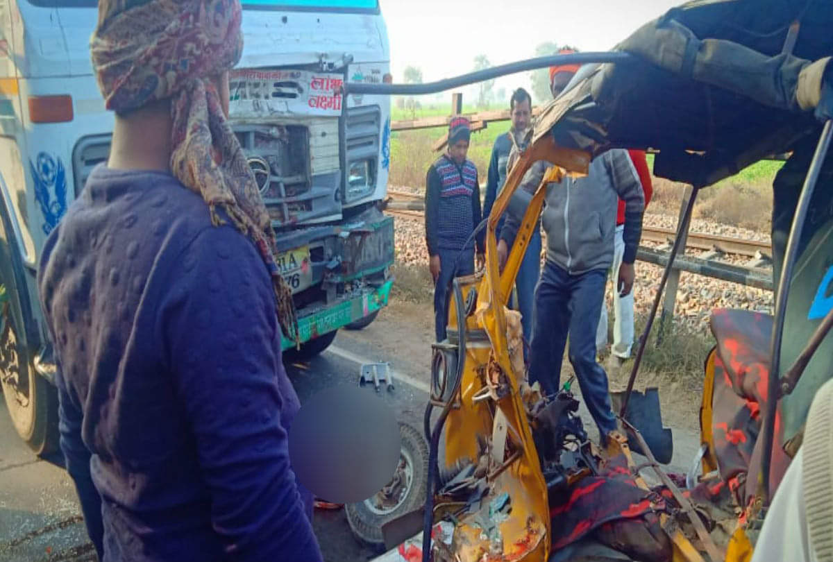 Horrific Accident On Mathura Raya Road Seven Died Update News