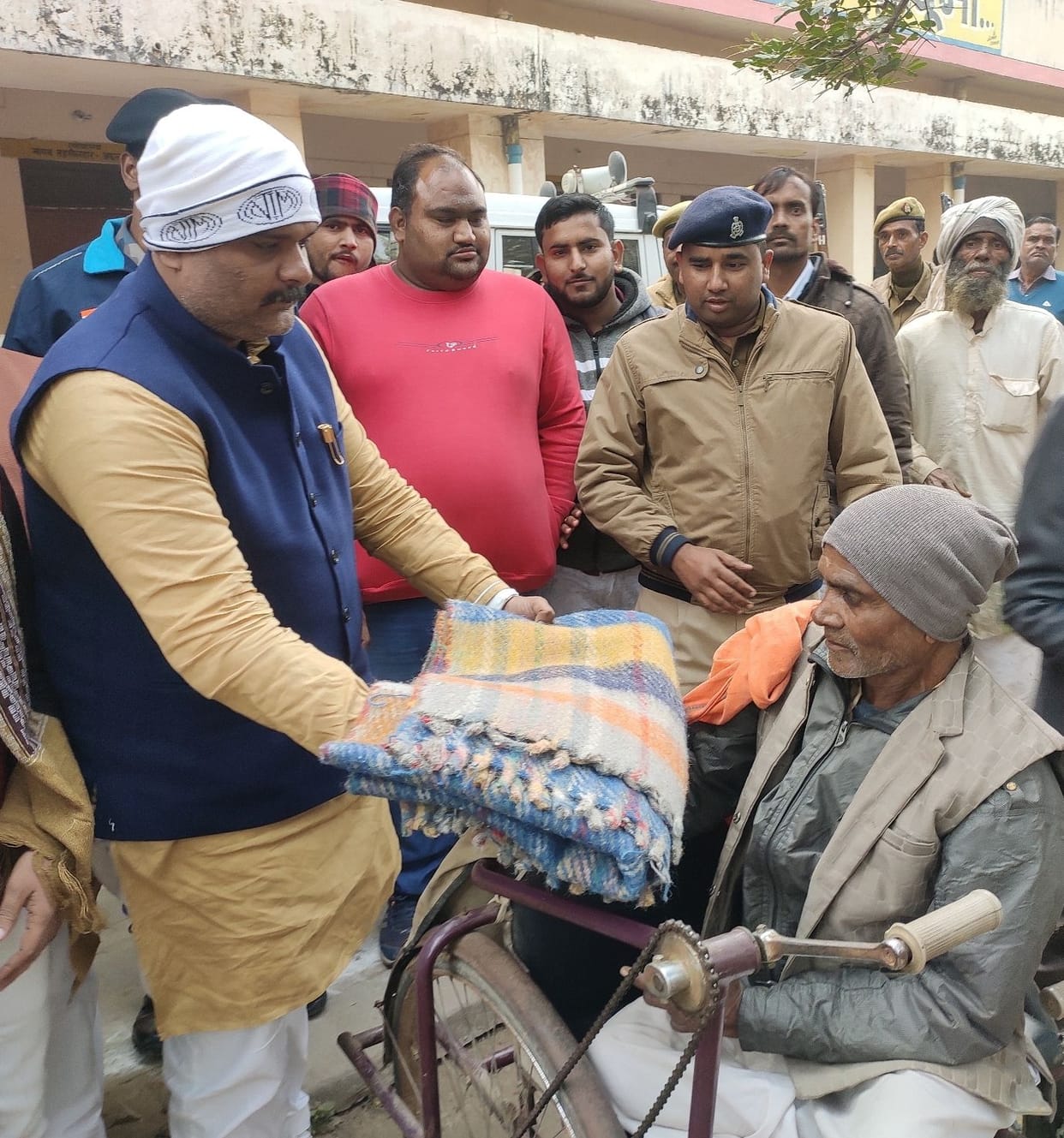 Kannauj MP gave 30 lakhs for library building and chamber