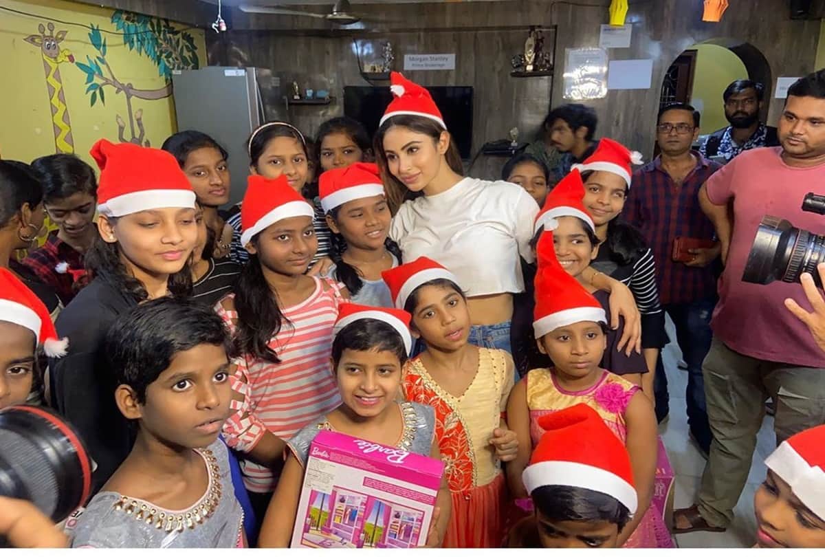 Mouni Roy Celebrate christmas With HIV-afflicted kids at NGO