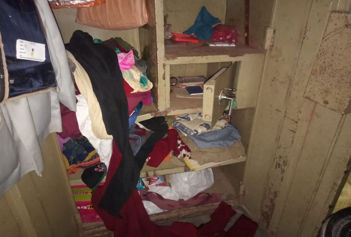 Thief Stolen from farmer house gold jewellery and money