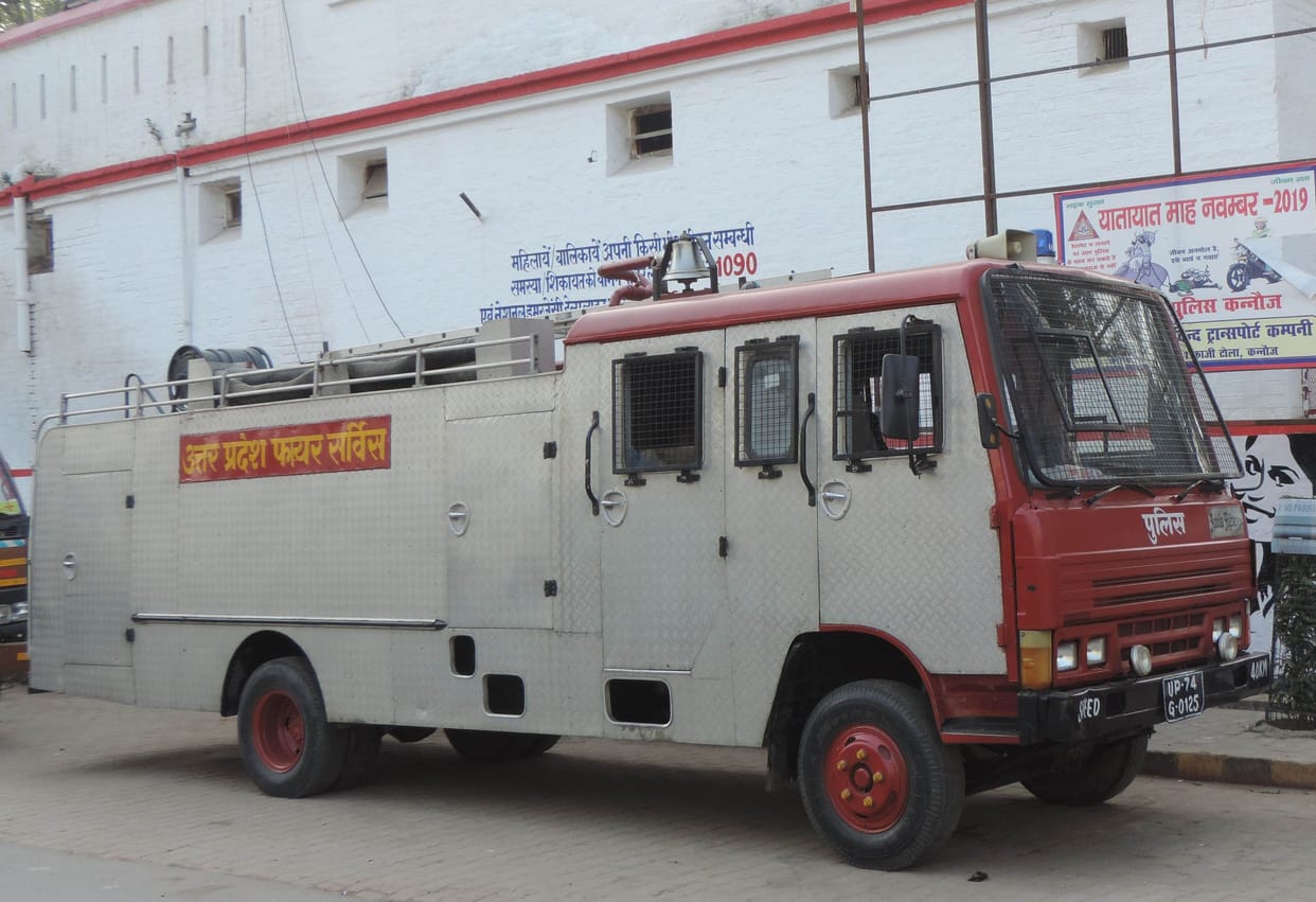satarkata: ab balavaiyon par daala jaega rangeen paanee
