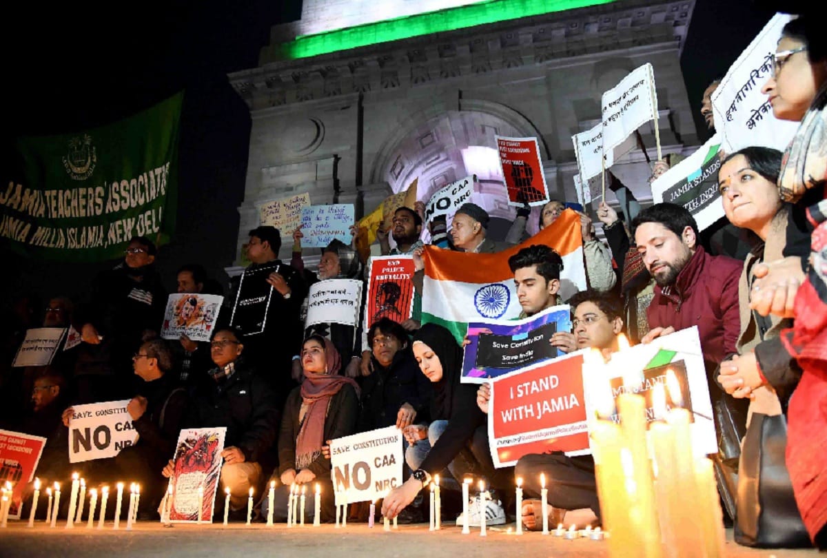 jamia Students and teachers take out candle march at India Gate in protest against citizenship law