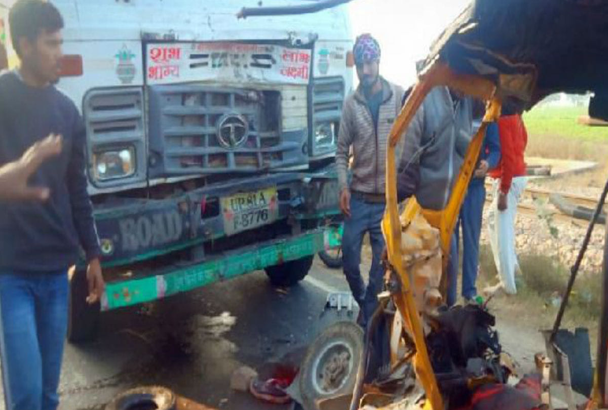 Horrific Accident On Mathura Raya Road Seven Died Update News