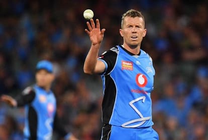 Australian pacer Peter Siddle treated after inhaling bushfire smoke during a BBL 2019
