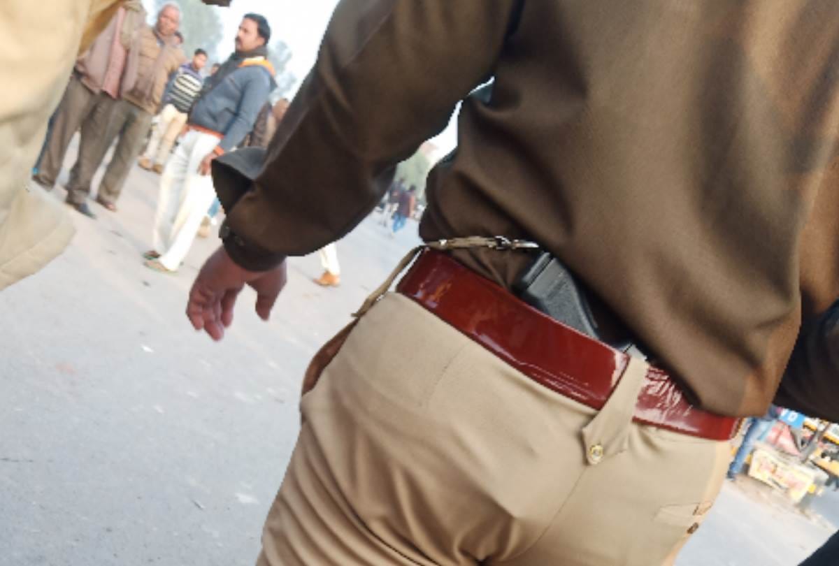 people kept dead body of pradhan on the road and made ruckus in lucknow