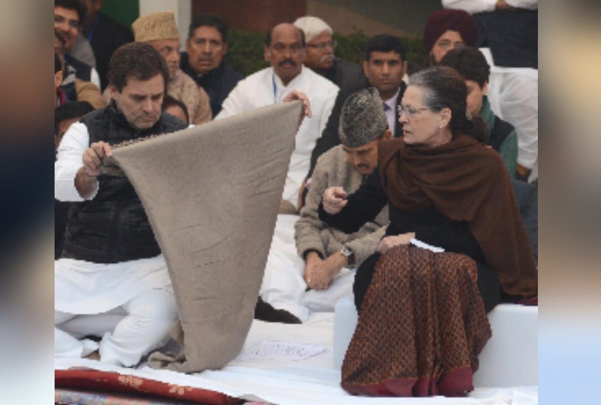 CAA 2019 congress satyagraha at rajghat rahul gandhi seen giving shawl to mom sonia photo goes viral