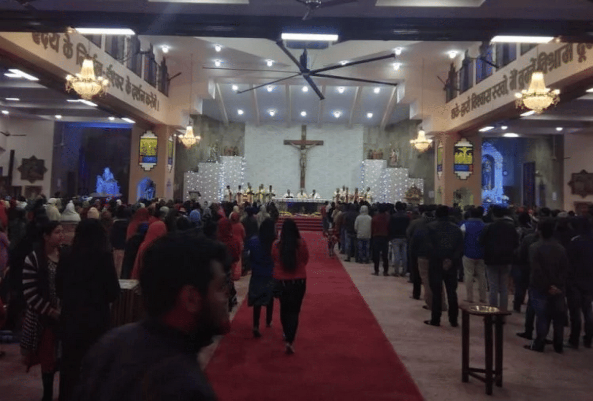Red Church nadesar was built under supervision of clergy of England in varanasi