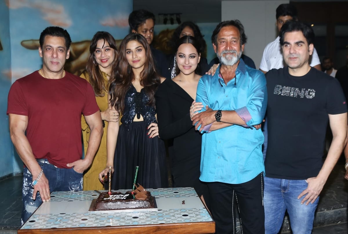 saiee manjrekar birthday bash Dabang 3 Hero salman khan and other bollywood celebrities attend