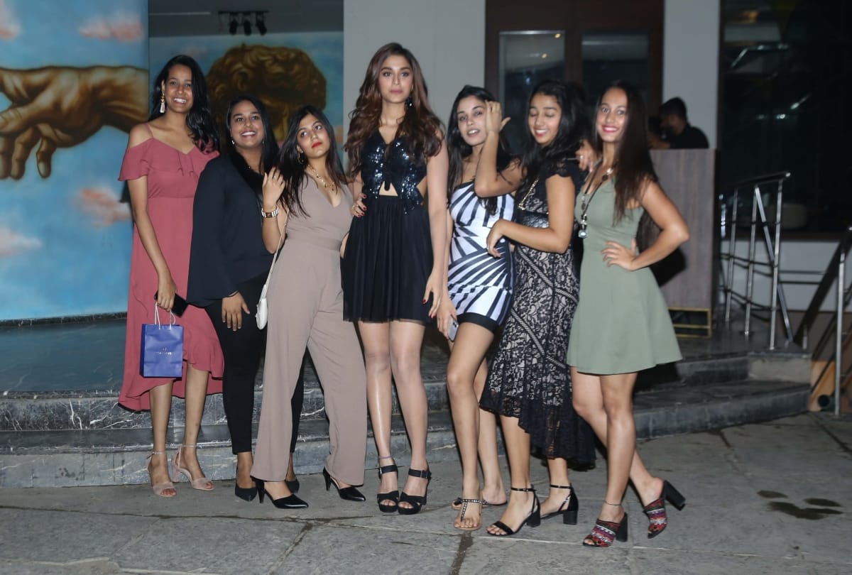 saiee manjrekar birthday bash Dabang 3 Hero salman khan and other bollywood celebrities attend