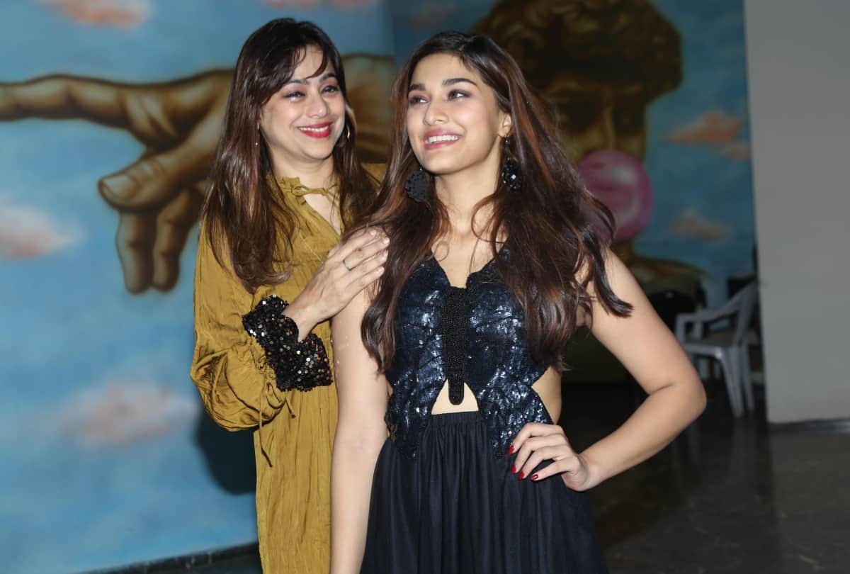 saiee manjrekar birthday bash Dabang 3 Hero salman khan and other bollywood celebrities attend