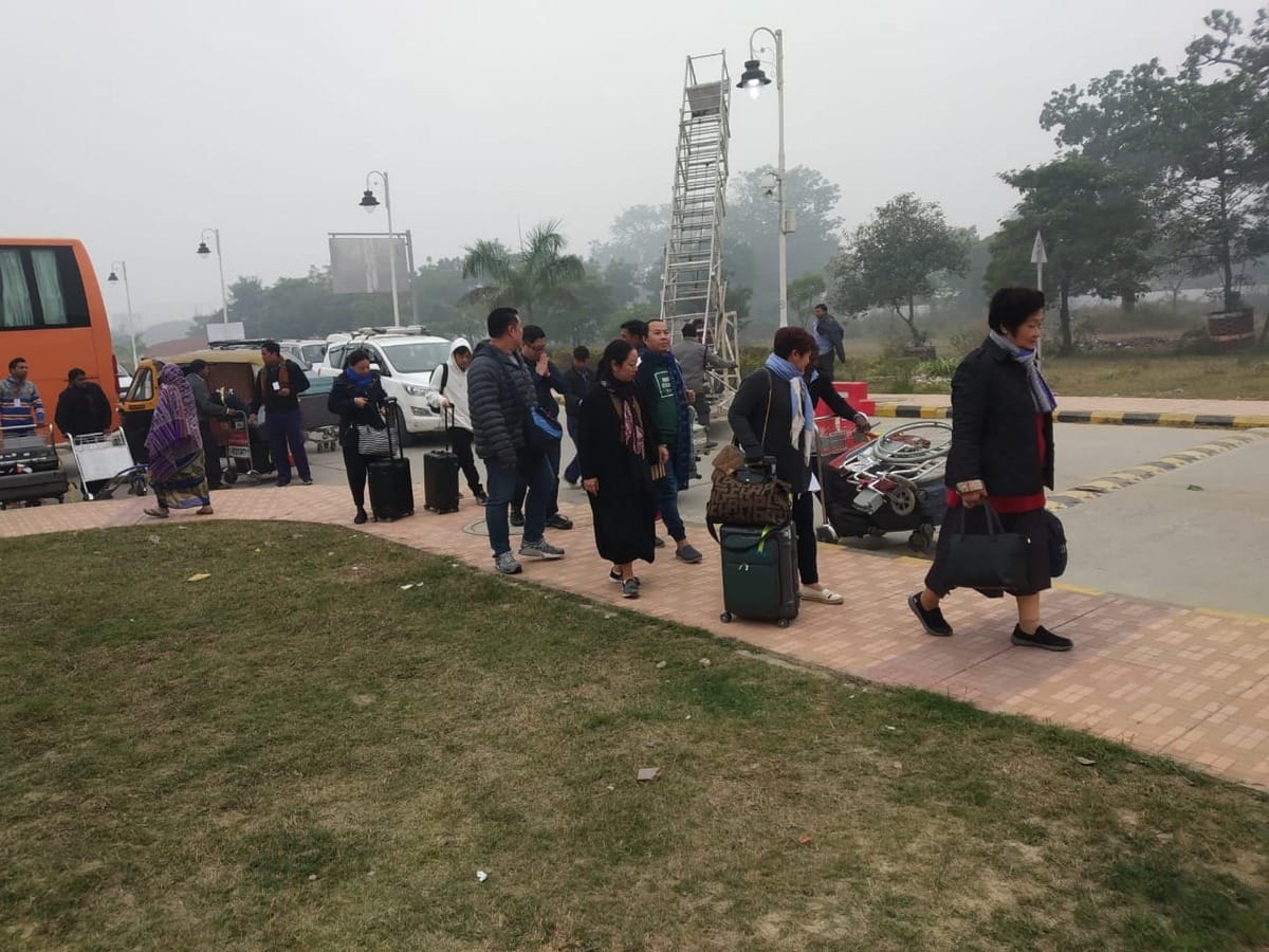 Flights diverted varanasi from varanasi airport due to fog  many flight affected delayed cancle