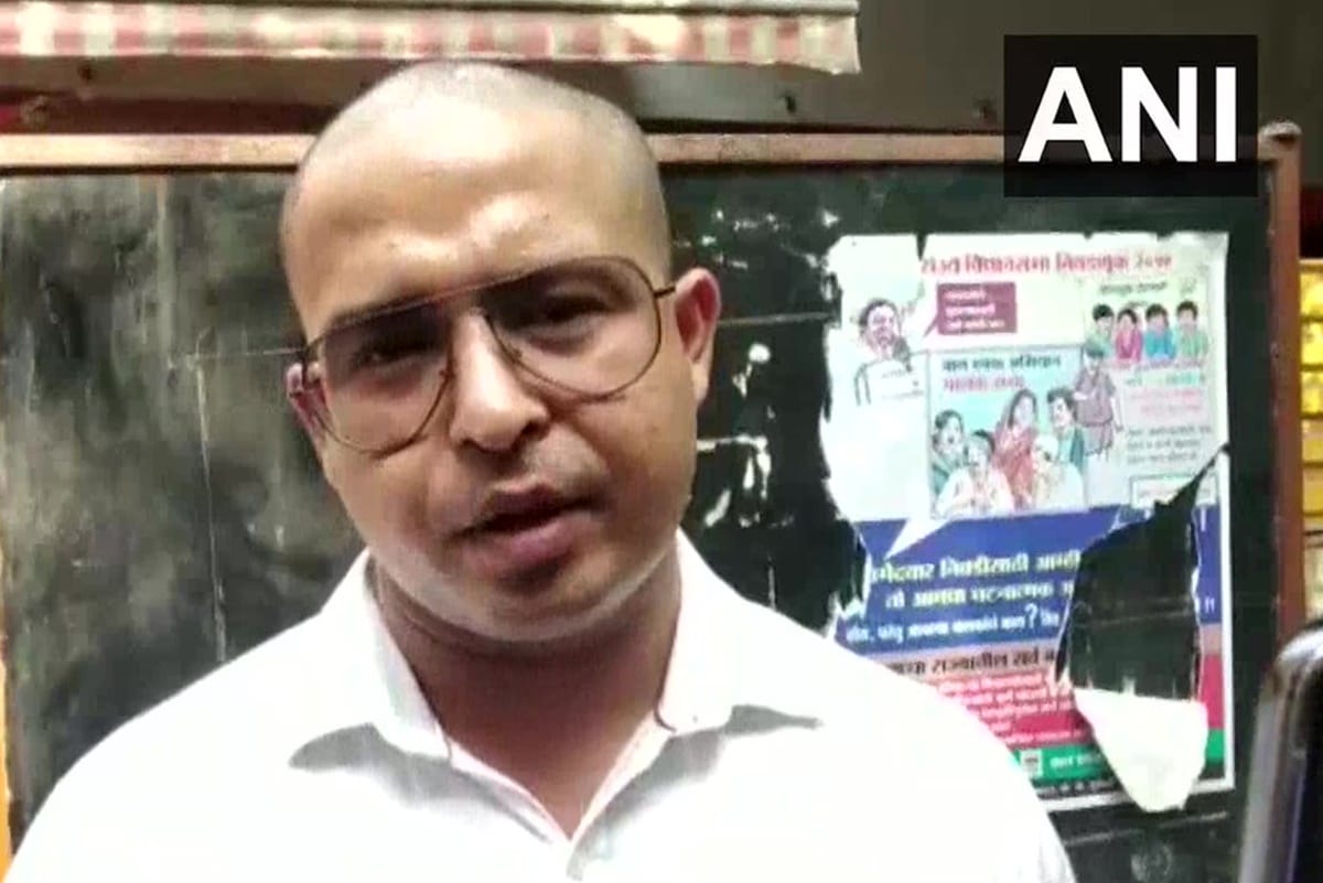 Shiv sena workers assaulted a man and shaved his head over his Facebook comment on Uddhav Thackeray