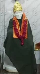 Wear warm clothes to protect the idol of Sai God from cold